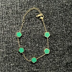 Green leaf clover bracelet